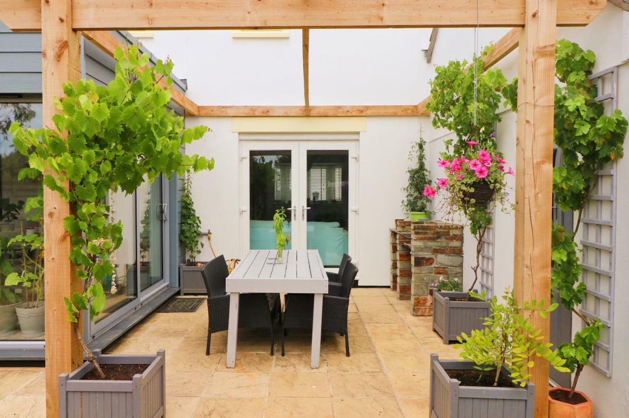 Modern Holiday Home Central St Merryn Exterior photo
